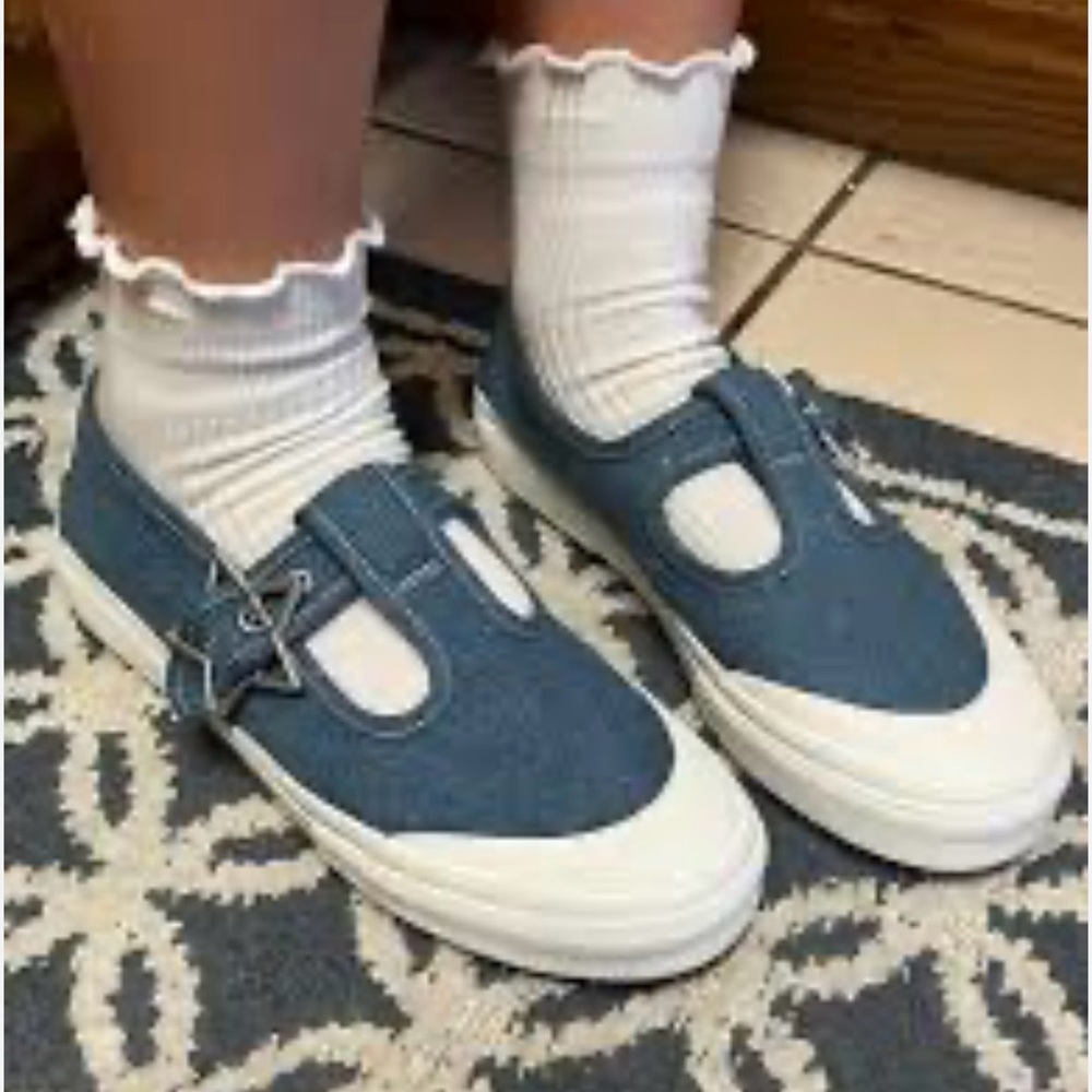 Vans Style 93 Mary Jane Sneakers Denim Blue Star Buckle NWOT Size 5
